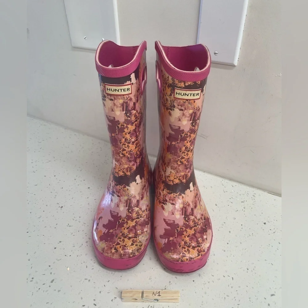 Hunter x Target floral pink rubber rain boots 4Y/ women’s 5.5